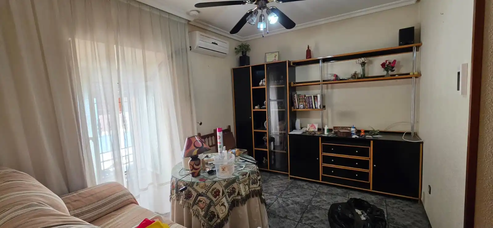Sala d'estar de Casa o xalet en venda en Linares amb Terrassa, Traster i Forn