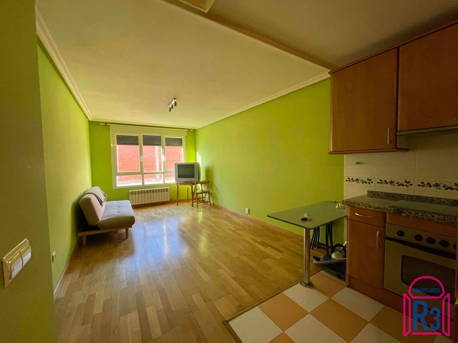 Dormitori de Apartament en venda en San Andrés del Rabanedo amb Calefacció, Terrassa i Traster