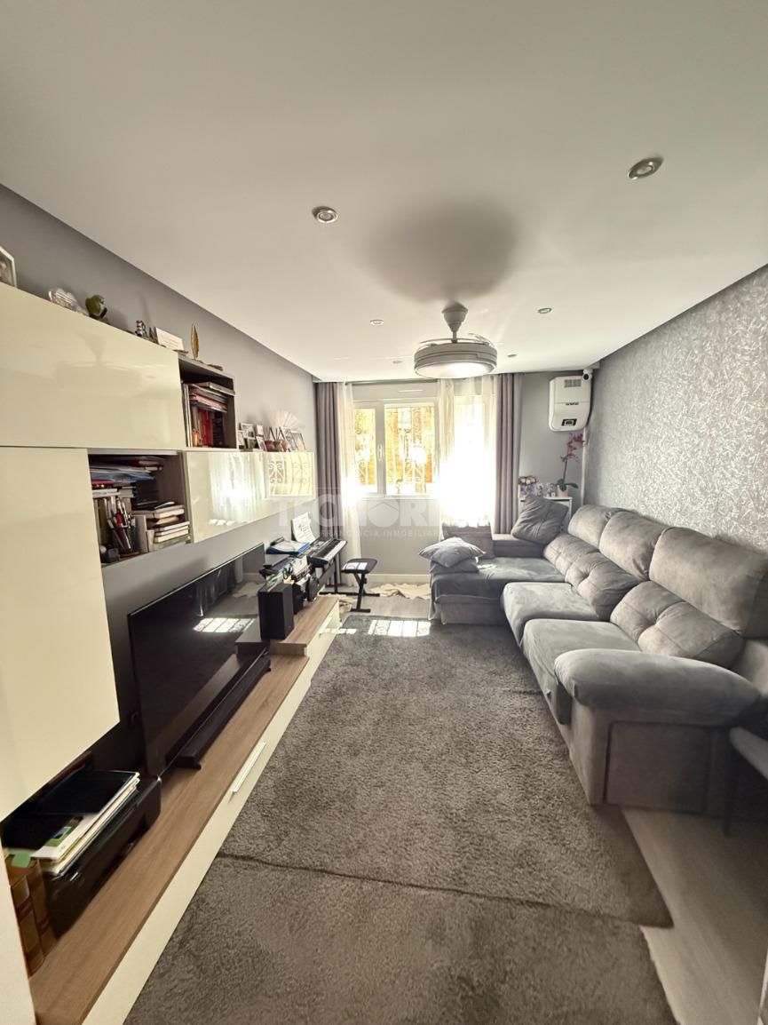 Living room of Flat for sale in  Madrid Capital  with Heating