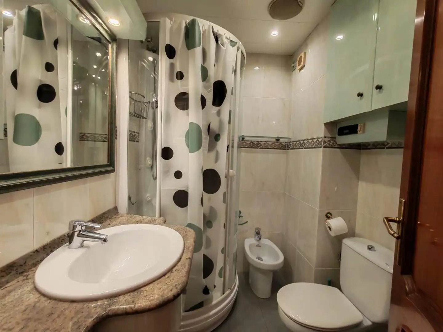 Baño de Apartamento en venta en Barcelona con Calefacción, Parquet y Balcón