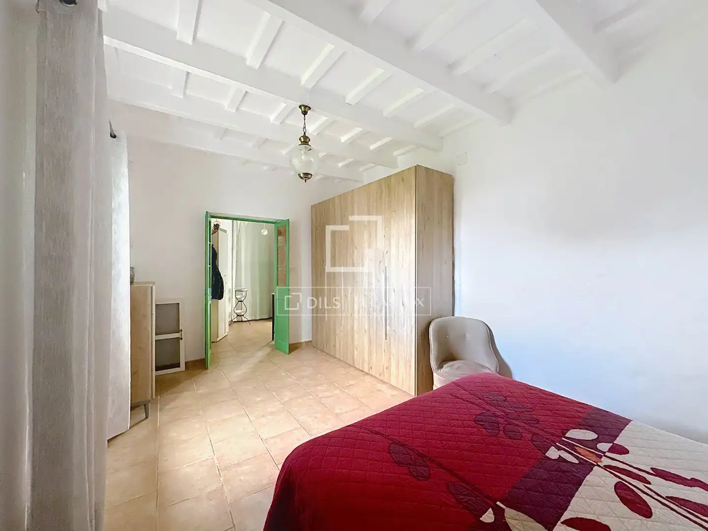 Schlafzimmer von Country house zum Verkauf in Es Castell mit Privatgarten, Abstellraum und Balkon