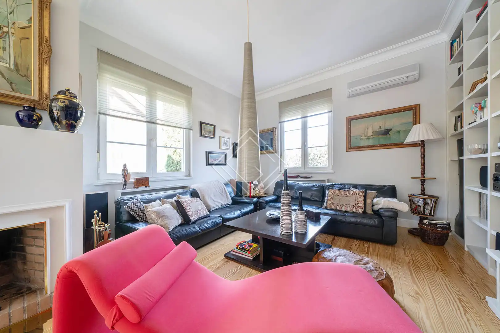 Sala d'estar de Casa o xalet en venda en Madrid amb Aire condicionat, Calefacció i Jardí privat