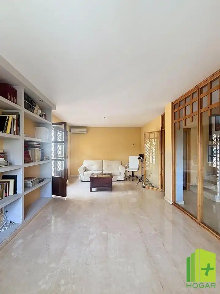 Sala de estar de Casa adosada en venta en Jaén con Aire acondicionado, Jardín privado y Terraza