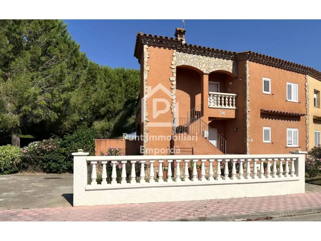 Vista exterior de Piso en venta en Torroella de Fluvià con Aire acondicionado, Terraza y Balcón