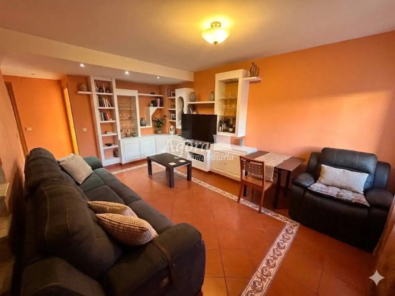 Sala de estar de Casa adosada en venta en Valladolid con Calefacción y Jardín privado