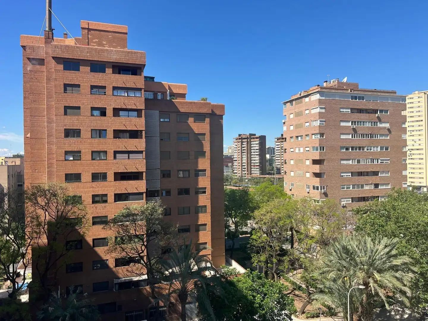 Vista exterior de Piso de alquiler en Valencia con Jardín privado, Terraza y Amueblado