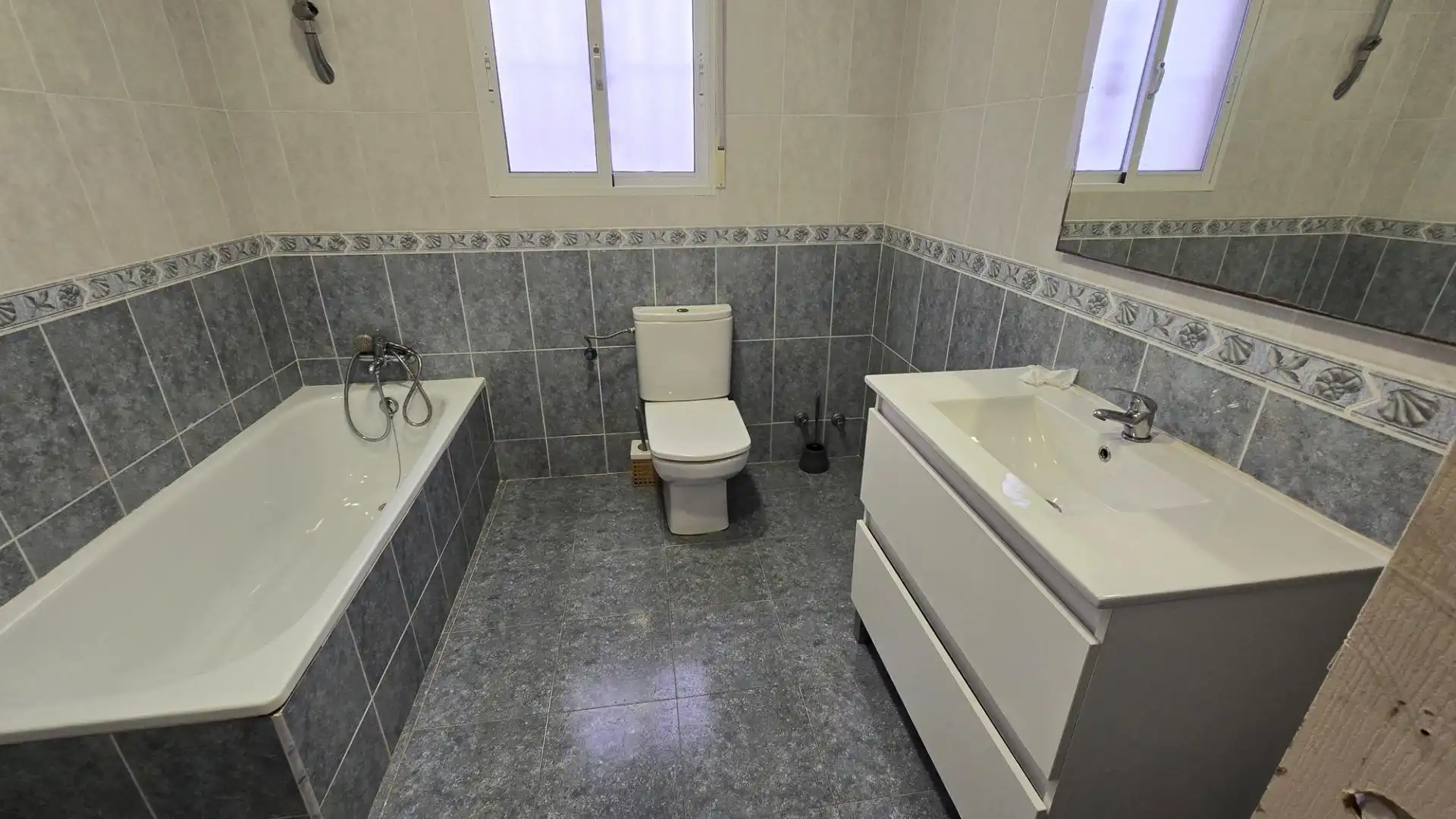 Bany de Casa o xalet en venda en Elche / Elx amb Aire condicionat, Terrassa i Traster