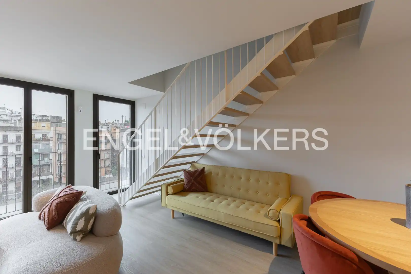 Sala d'estar de Dúplex en venda en Barcelona amb Aire condicionat, Calefacció i Parquet