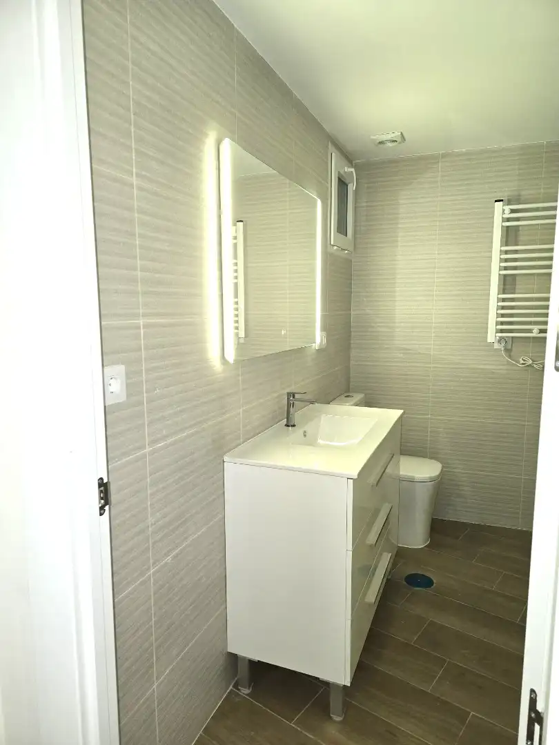 Bathroom of Flat for rent in Vigo 