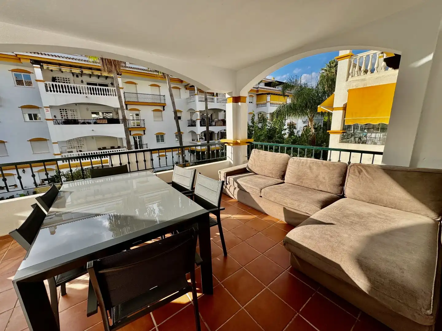 Terrassa de Apartament de lloguer en Marbella amb Aire condicionat, Moblat i Piscina comunitària