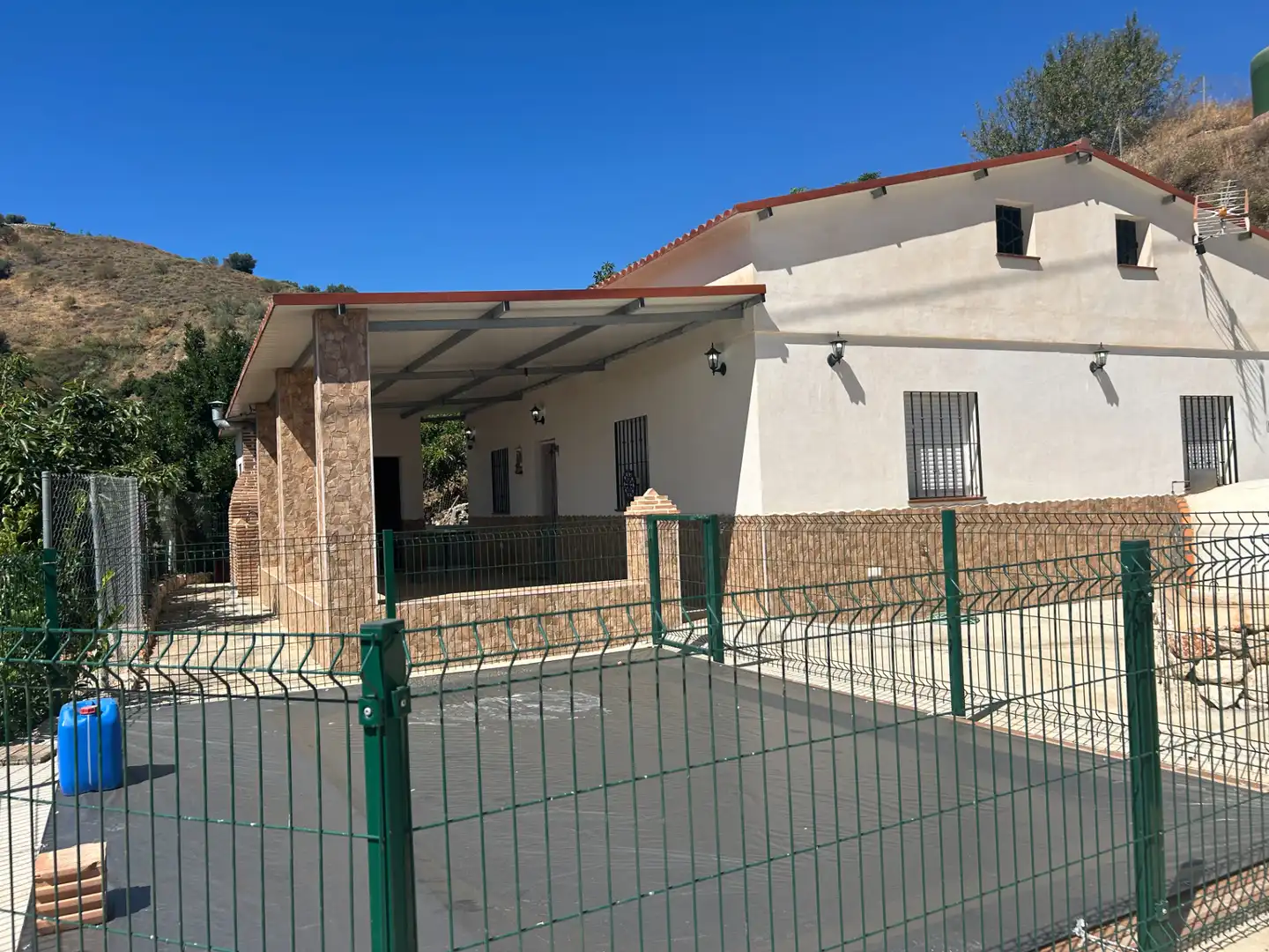 Außenansicht von Country house zur Miete in Vélez-Málaga mit Klimaanlage, Heizung und Terrasse