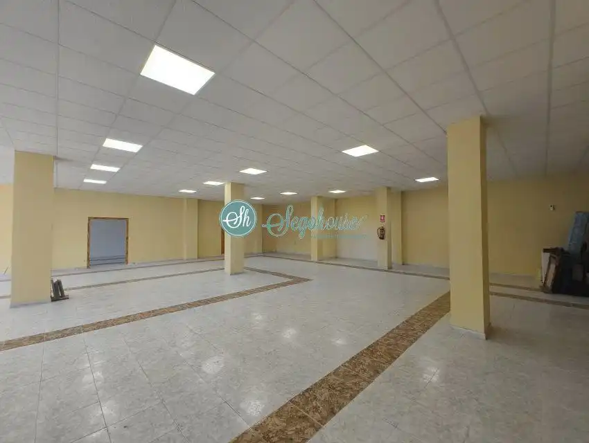 Local comercial en venda a La Lastrilla, imagen 7