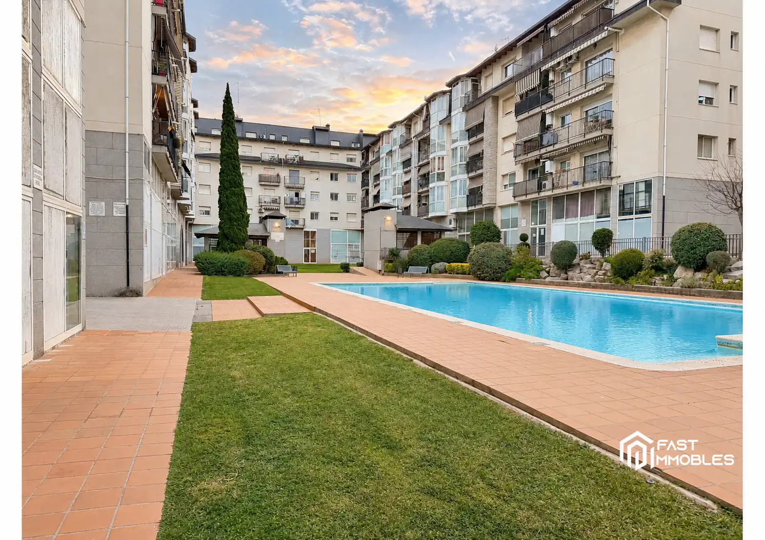 Swimming pool of Flat for sale in Ponent