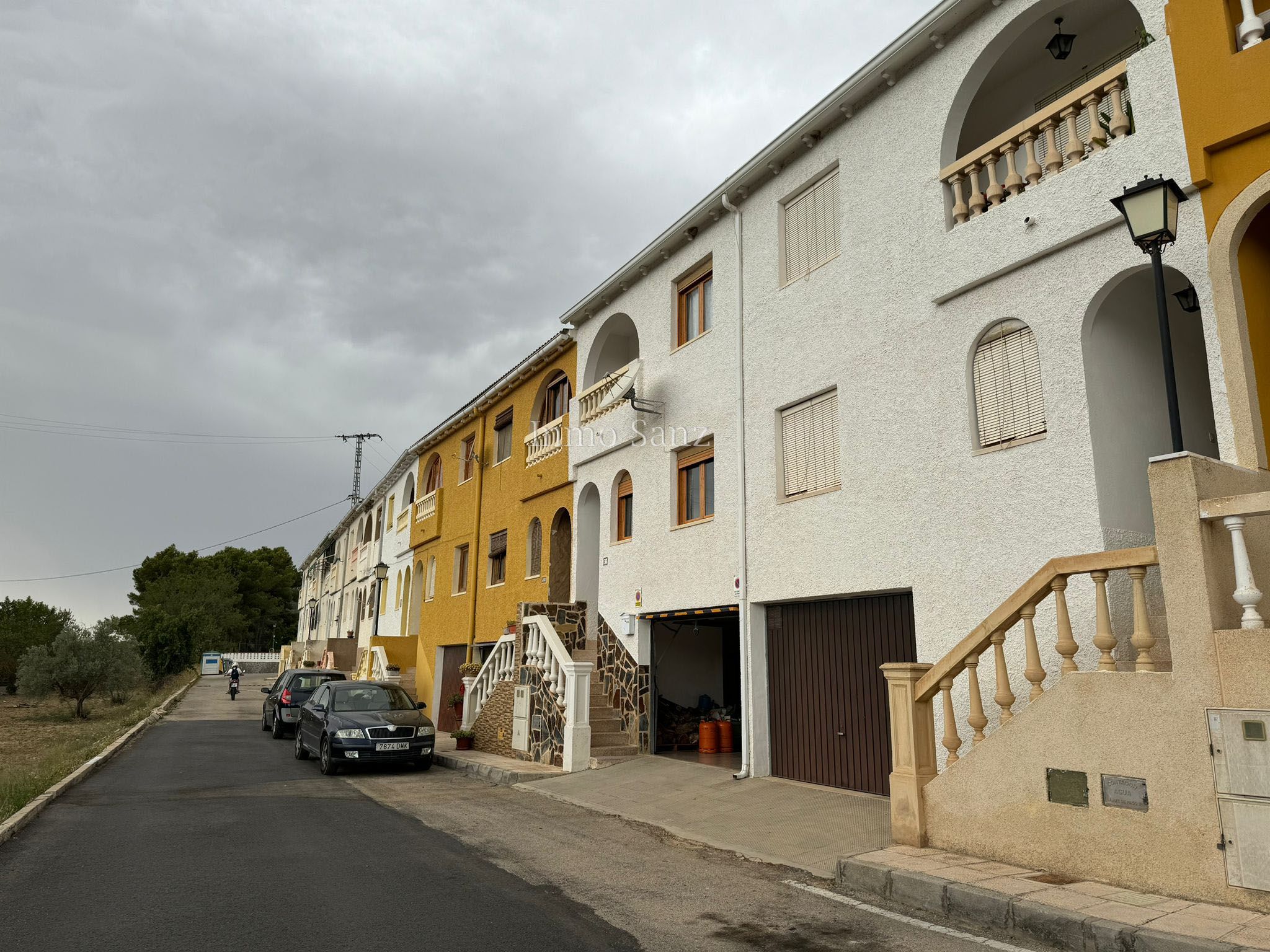 Vista exterior de Casa adosada en venda en Torremanzanas / La Torre de les Maçanes amb Terrassa i Moblat