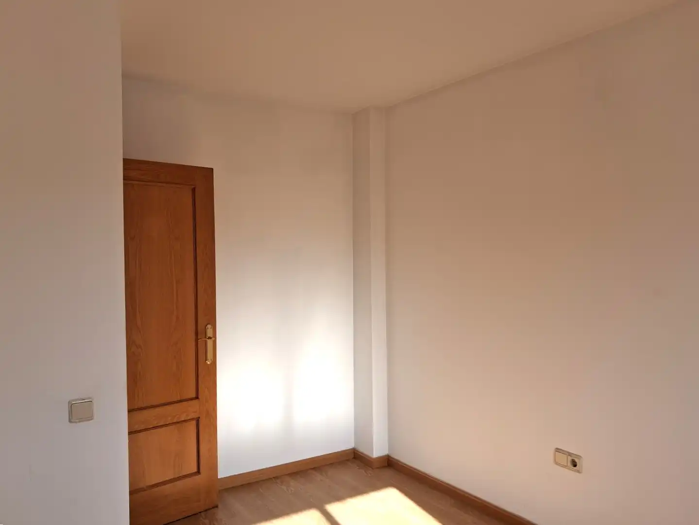 Habitación de Casa adosada en venta en Osera de Ebro con Calefacción, Parquet y Terraza