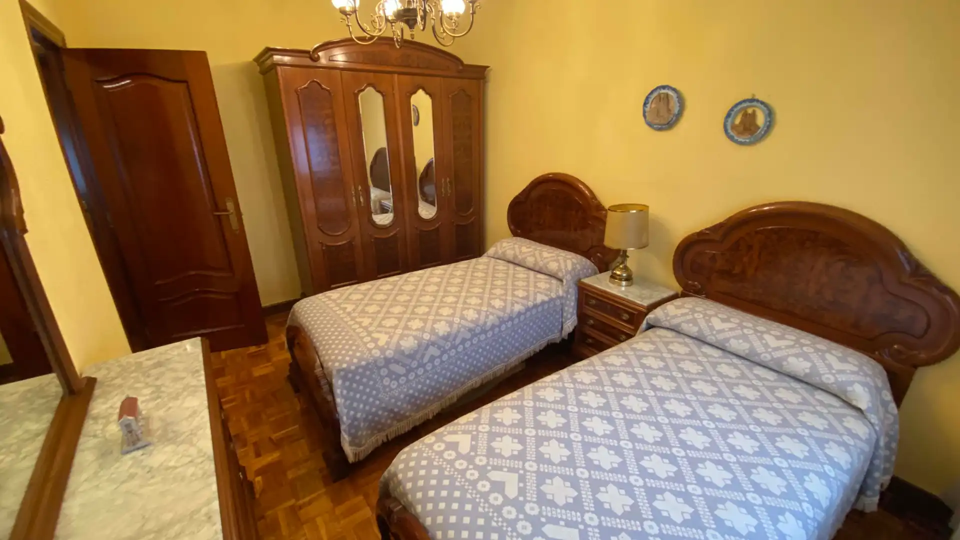 Bedroom of Flat for sale in San Martín del Rey Aurelio  with Parquet flooring, Storage room and Furnished