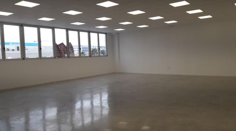 Foto 4 von Fabrikhallen zur Miete in El Alborgí, Paterna