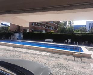 Piscina de Pis de lloguer en Castelldefels amb Terrassa