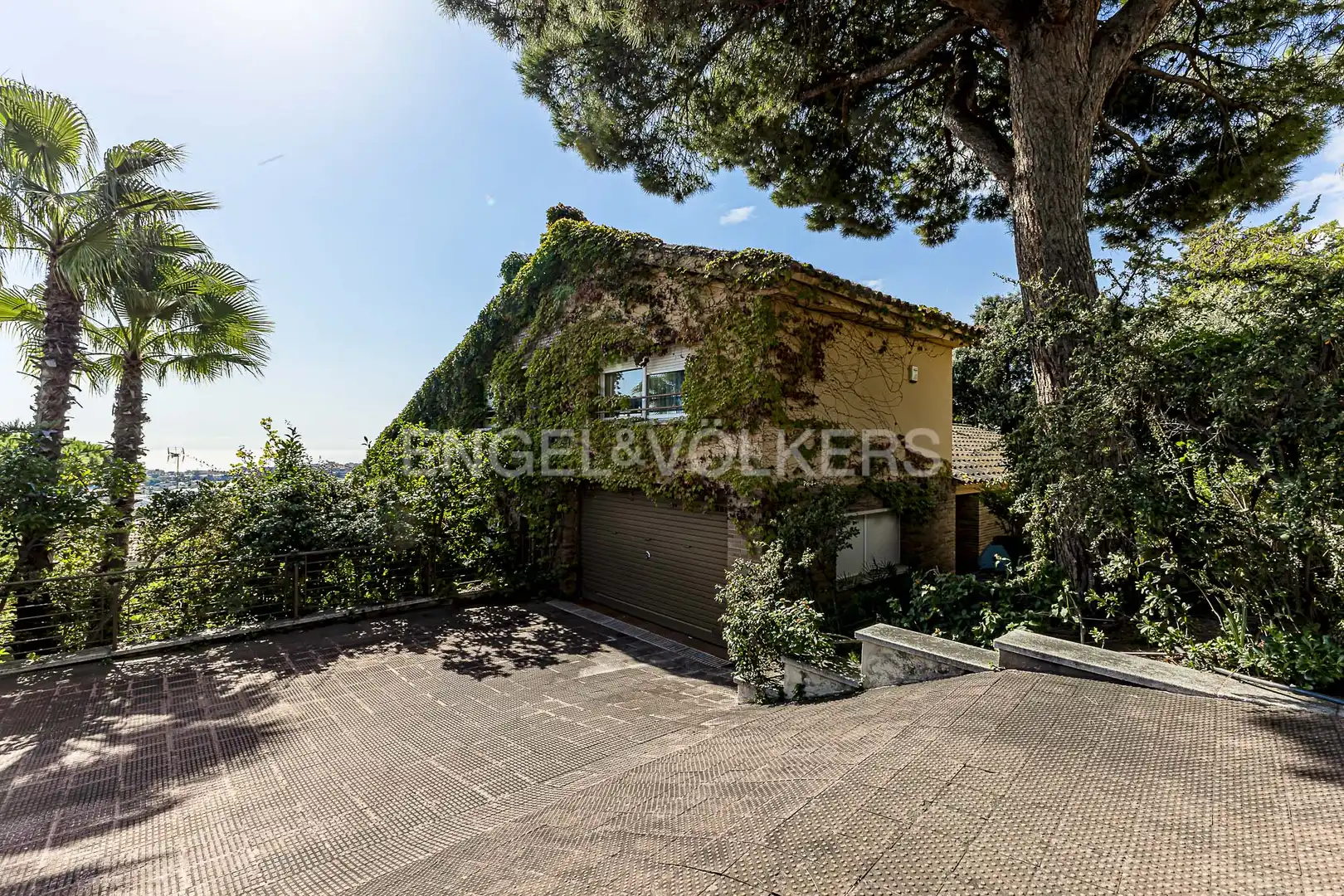 Vista exterior de Casa o xalet en venda en Cabrils amb Aire condicionat, Calefacció i Jardí privat