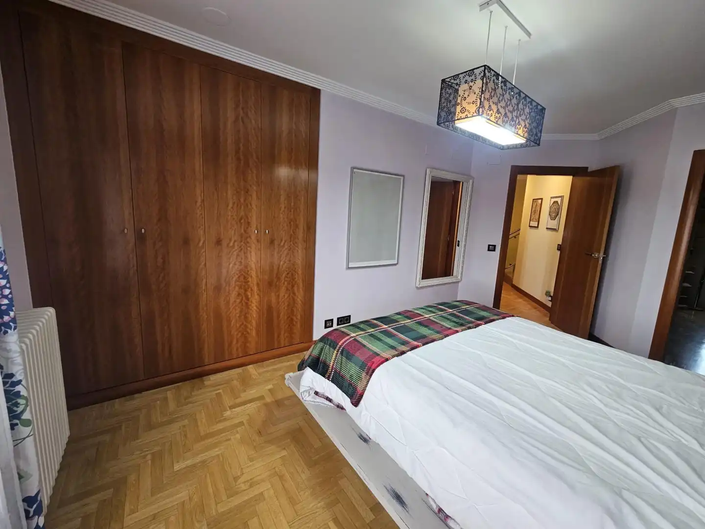 Dormitori de Casa adosada en venda en Villamayor amb Calefacció, Parquet i Traster