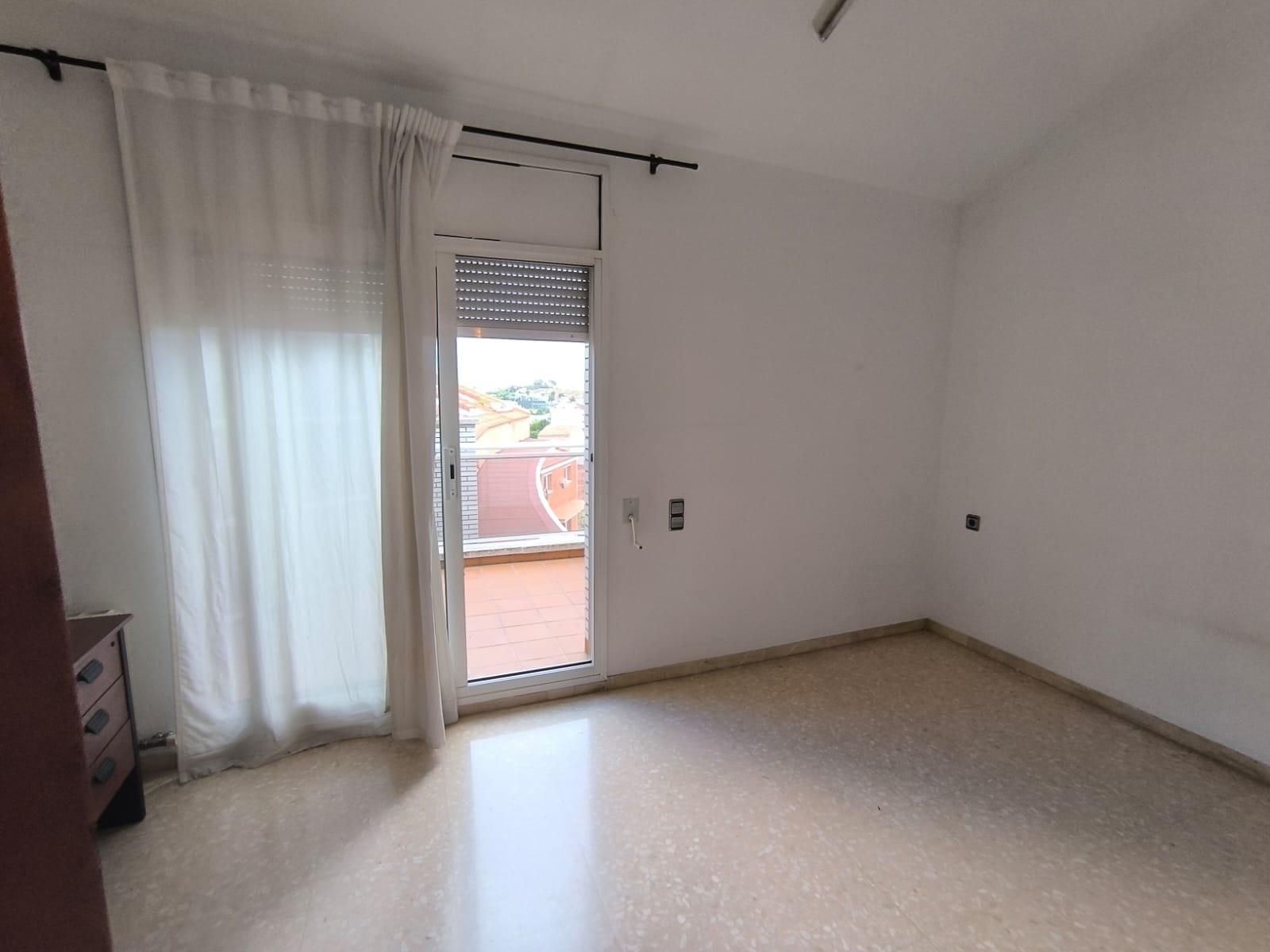Dormitori de Pis per a compartir en Manresa amb Calefacció, Terrassa i Balcó