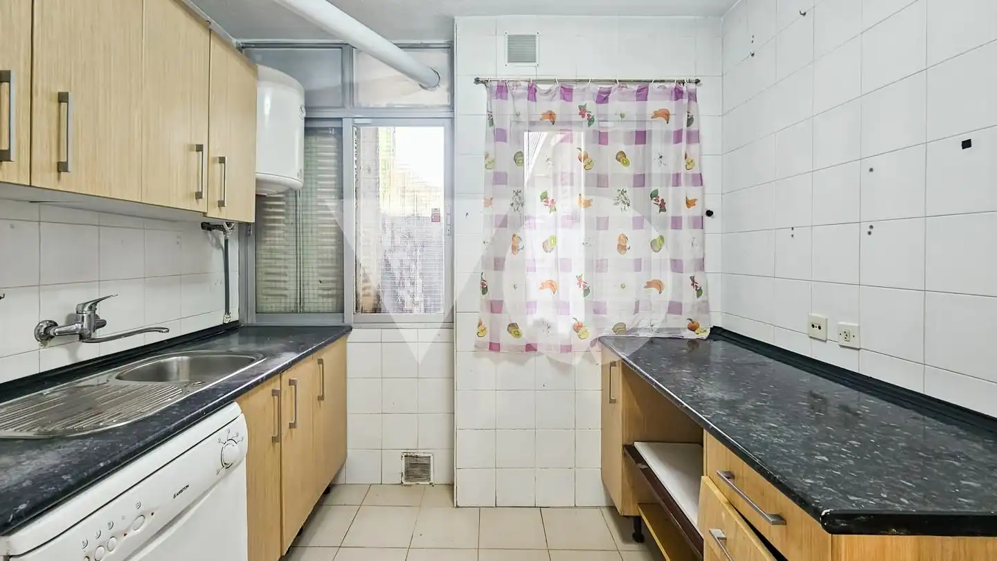 Cocina de Planta baja en venta en Madrid con Alarma