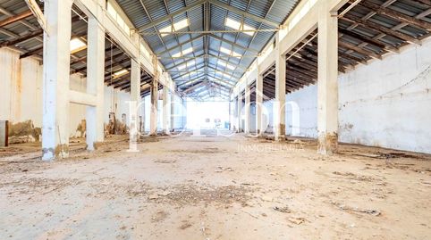 VENTA Nave industrial 2.053 m, acceso a dos calles  Muelle de carga
