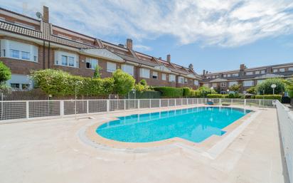 Swimming pool of Single-family semi-detached for sale in Las Rozas de Madrid  with Terrace