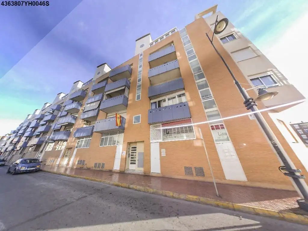 Piso con terraza en venta en Avenida de las Habaneras 6