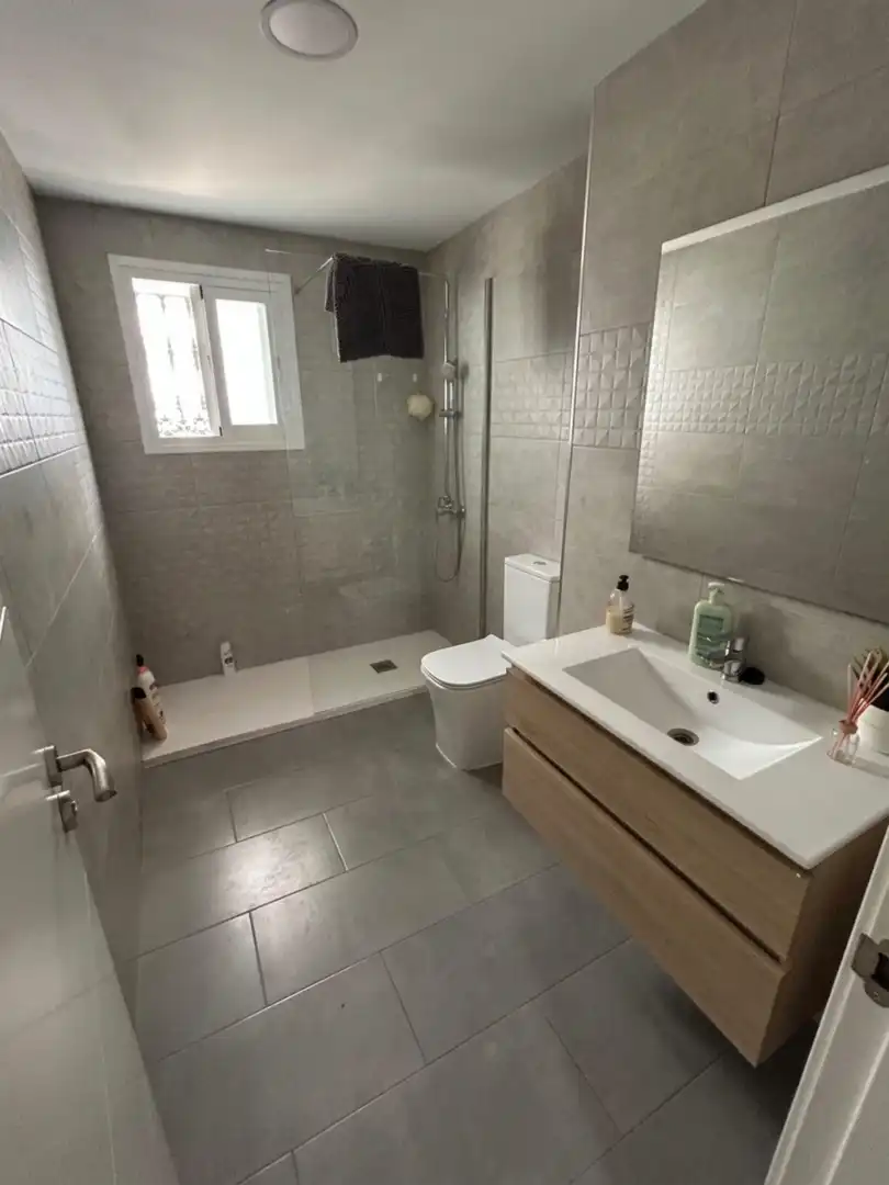Baño de Casa adosada en venta en Málaga con Aire acondicionado