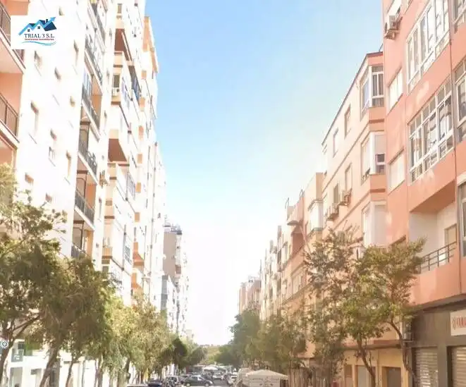 Vista exterior de Piso en venta en Almería