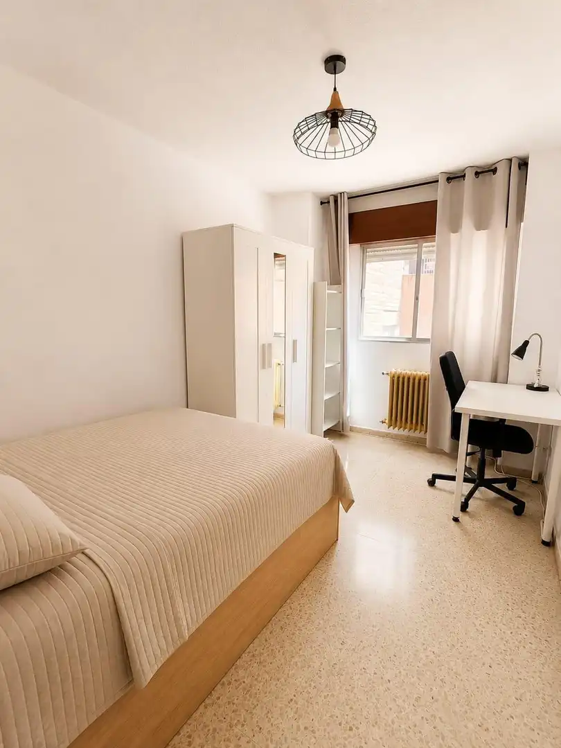 Dormitori de Pis en venda en Granada amb Calefacció, Terrassa i Traster