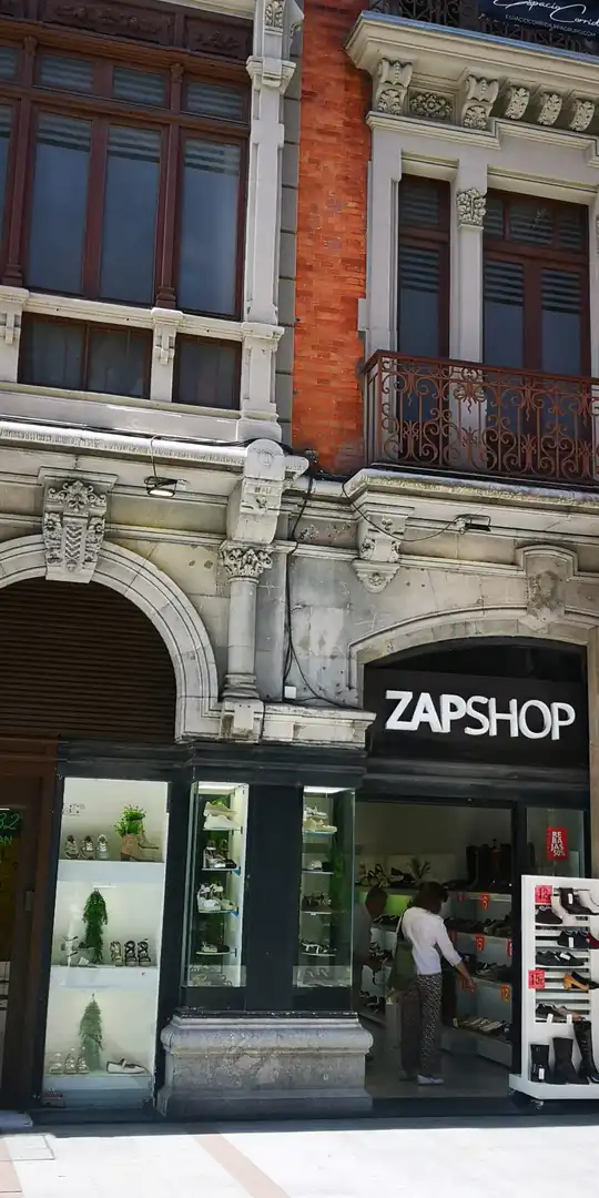 Vista exterior de Local de lloguer en Gijón  amb Aire condicionat