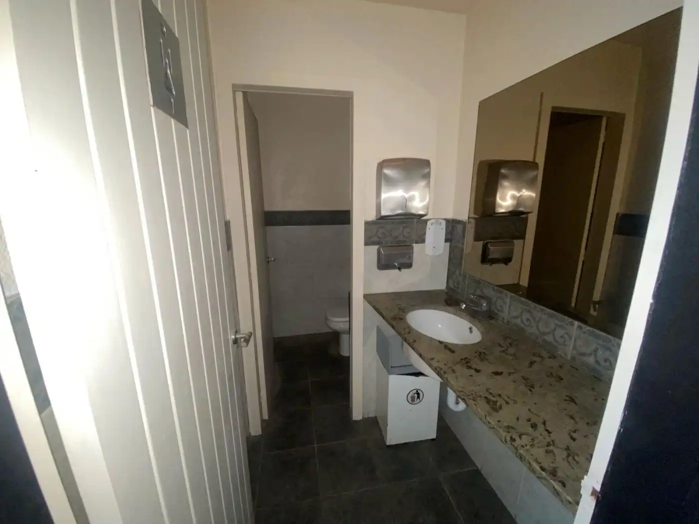 Business premises for transfer in Almadrava - Canyelles - Puig-Rom, imagen 14