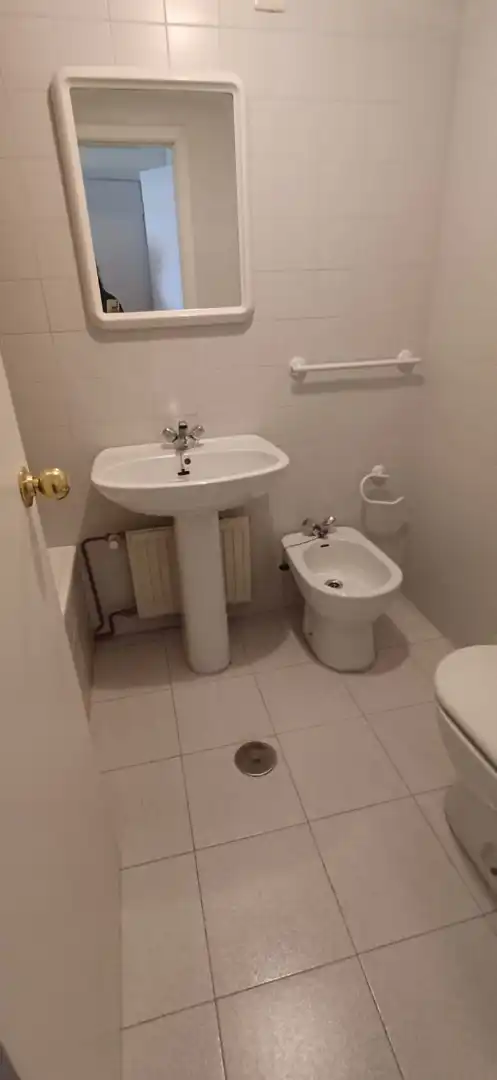 Bathroom of Flat for rent in Santiago de Compostela   with Heating, Storage room and Furnished