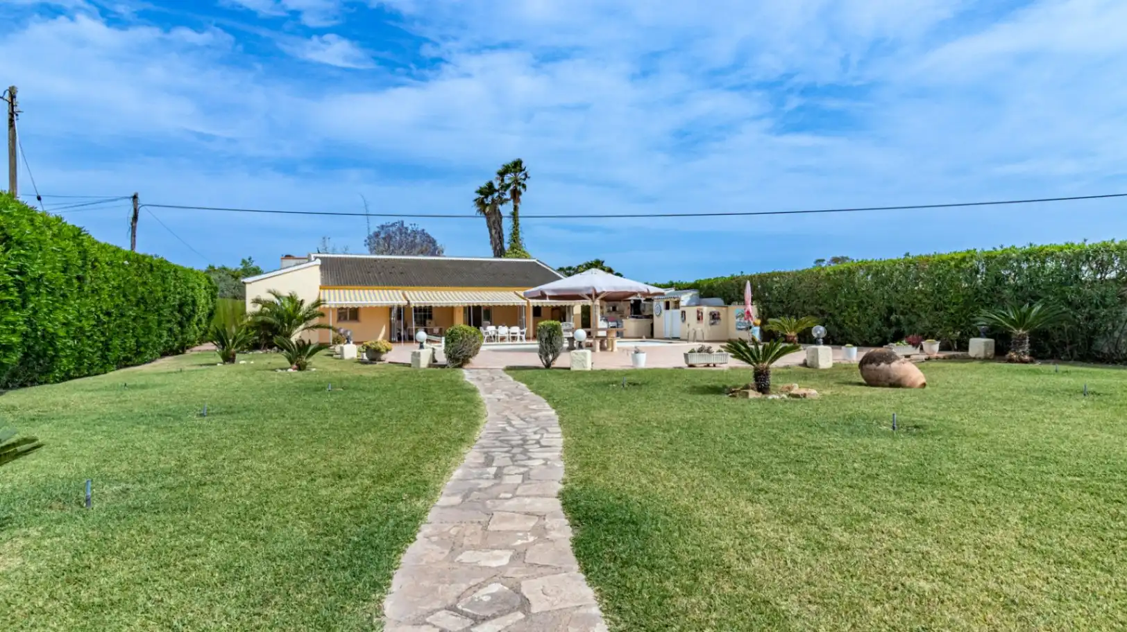 Villa con piscina in vendita a Els Poblets