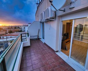 Terrassa de Apartament de lloguer en Roquetas de Mar amb Aire condicionat, Terrassa i Piscina comunitària