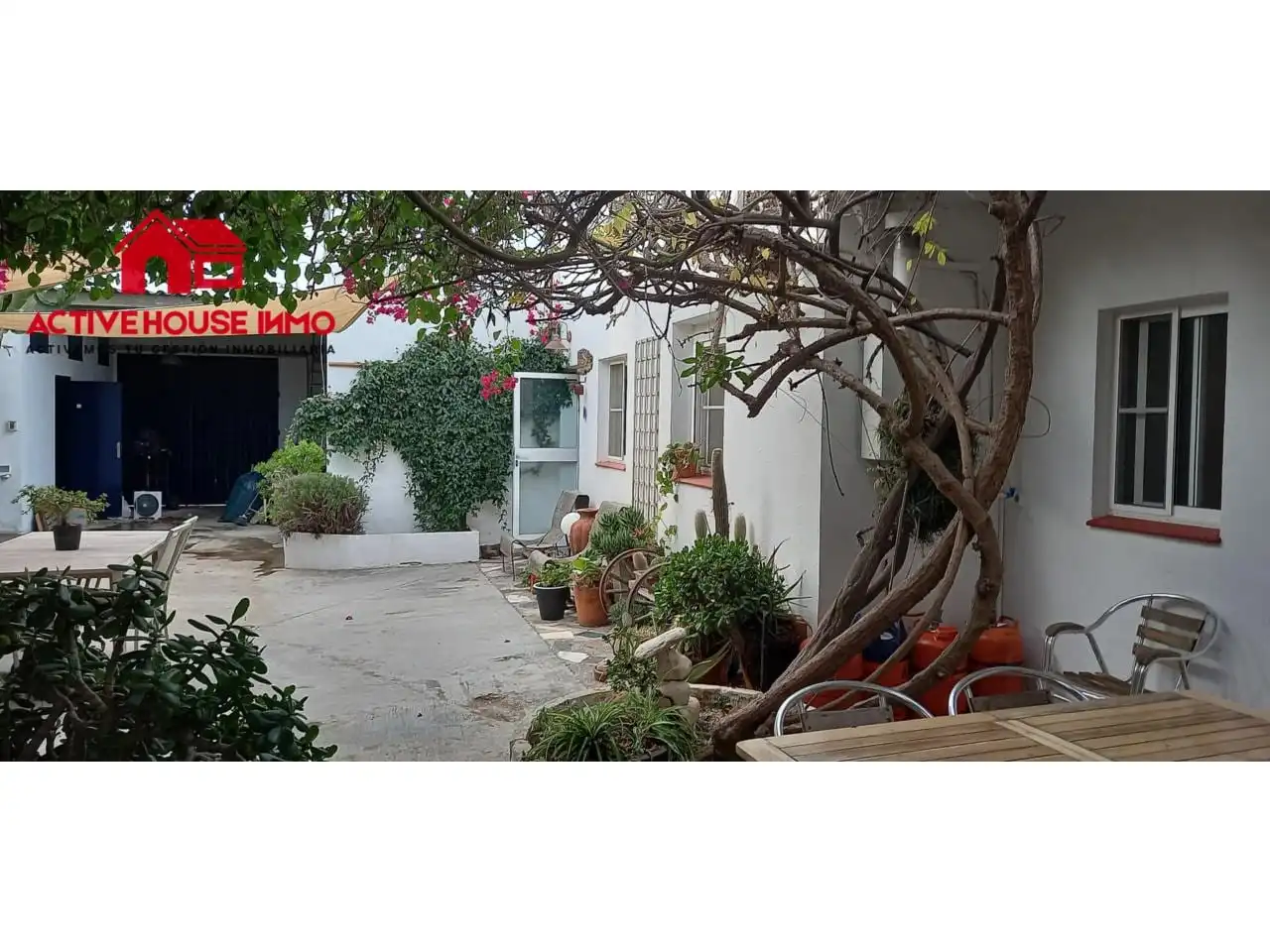 Vista exterior de Casa o xalet en venda en Amposta amb Aire condicionat, Jardí privat i Terrassa