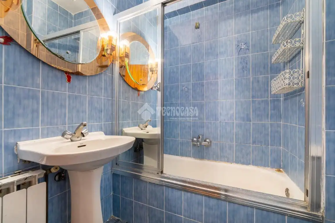Baño de Piso en venta en Madrid con Calefacción y Terraza