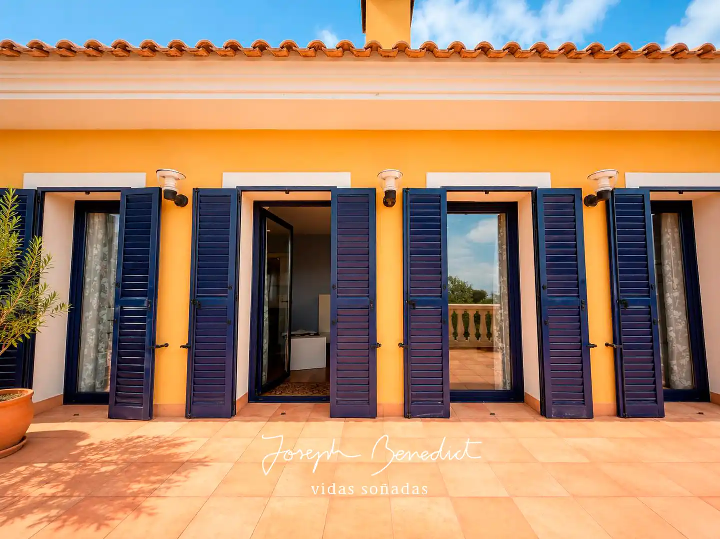 Vista exterior de Casa o xalet en venda en Calafell amb Aire condicionat, Calefacció i Jardí privat