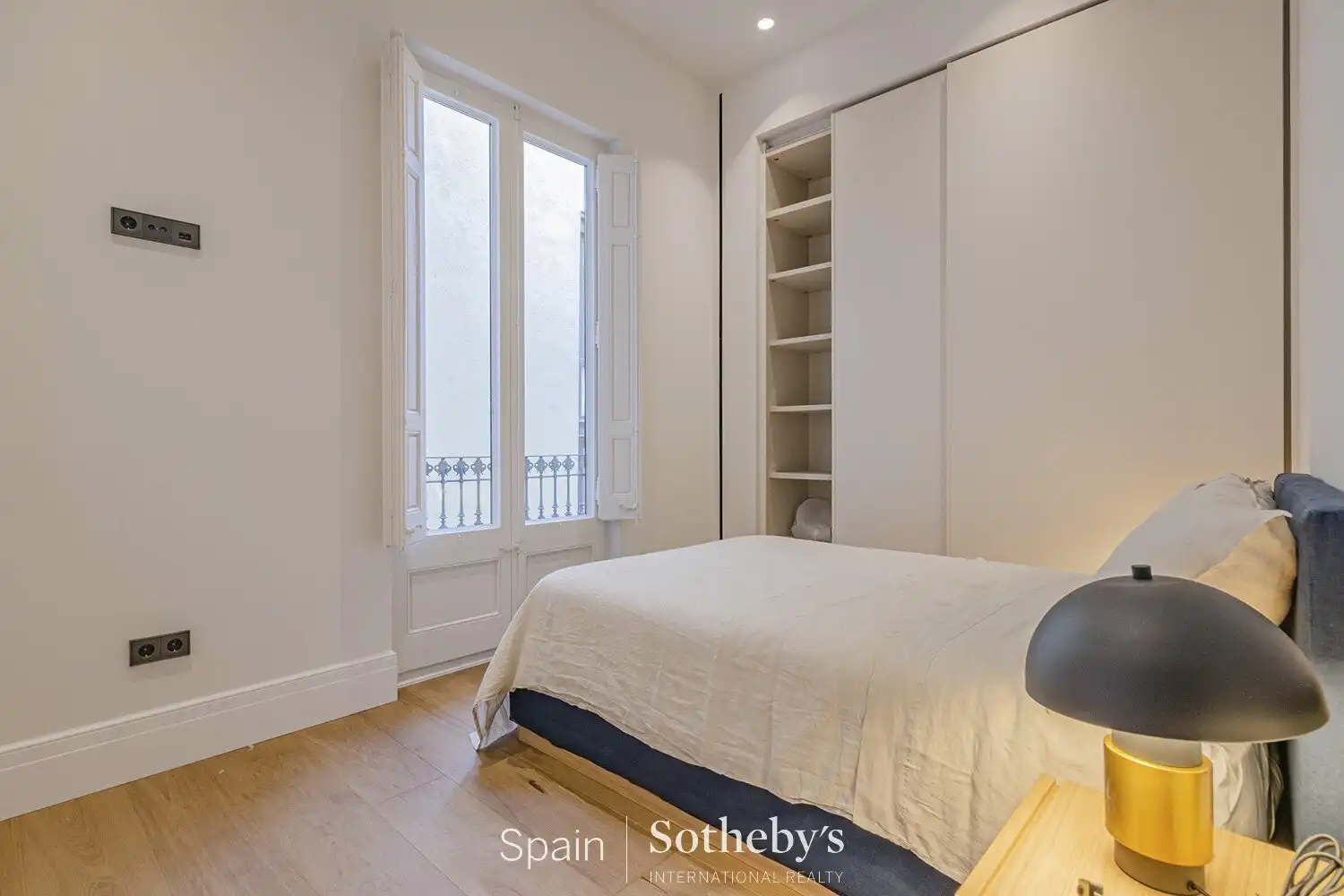 Schlafzimmer von Wohnungen zum Verkauf in Barcelona mit Klimaanlage und Heizung