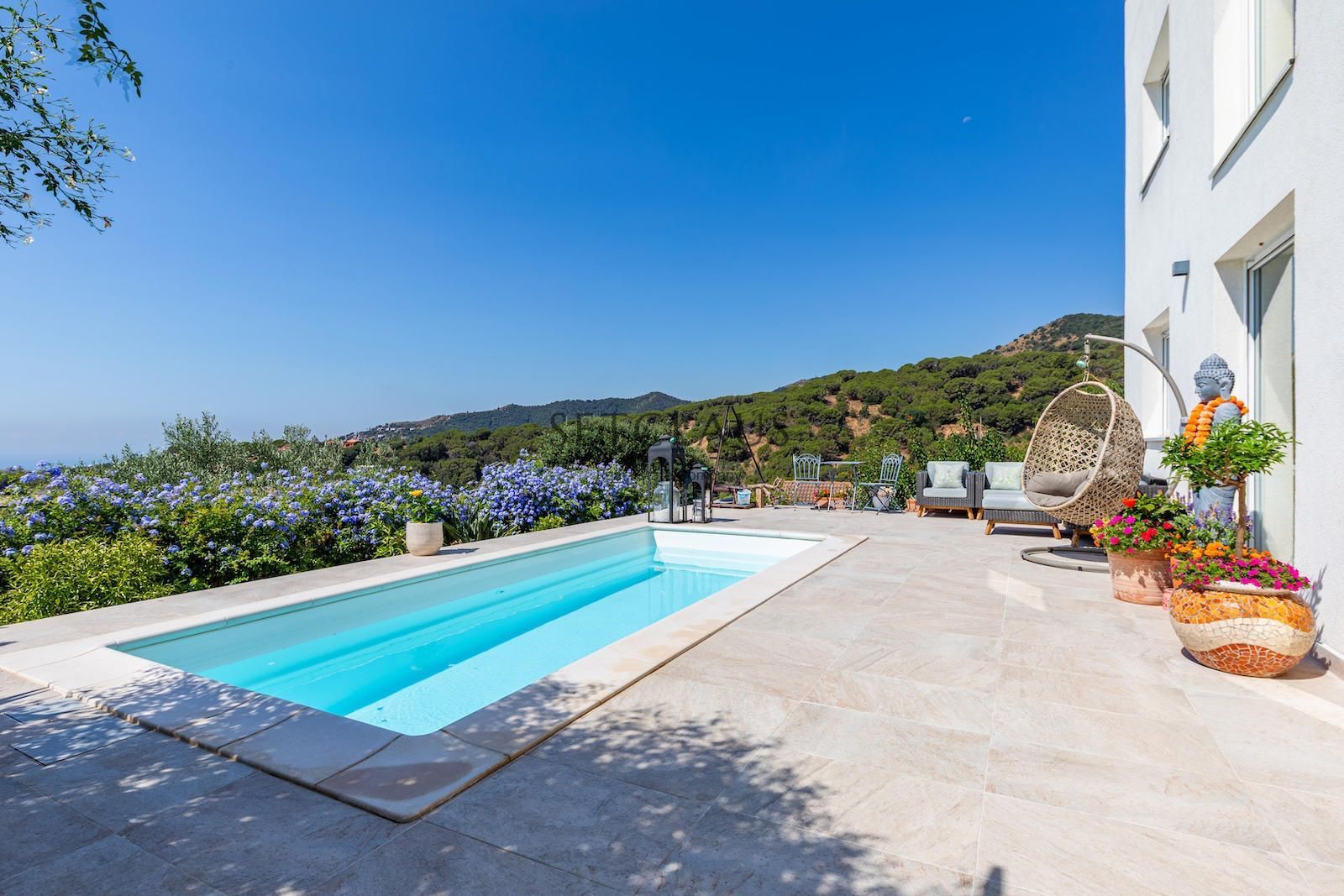 Swimming pool of House or chalet for sale in Alella  with Air Conditioner, Heating and Private garden