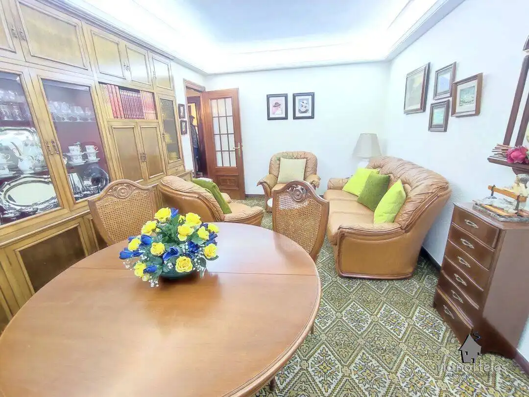 Sala d'estar de Pis en venda en San Martín del Rey Aurelio amb Calefacció i Moblat