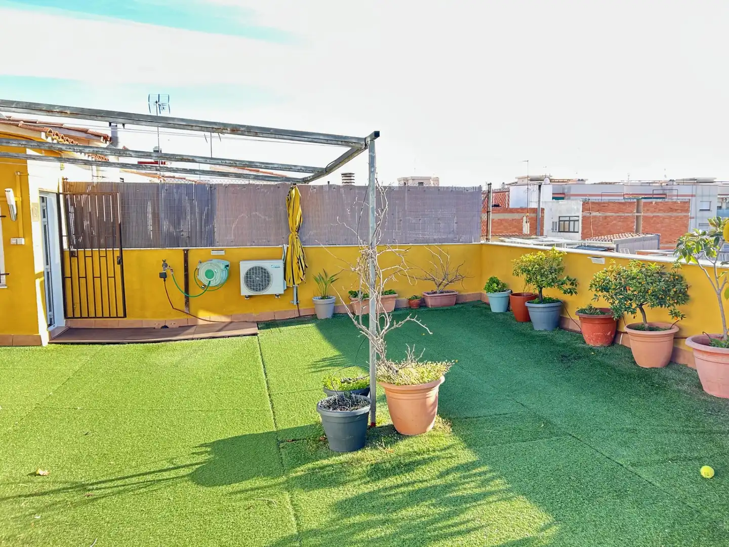 Terrasse von Maisonette zum Verkauf in Sant Boi de Llobregat mit Klimaanlage, Heizung und Parkett