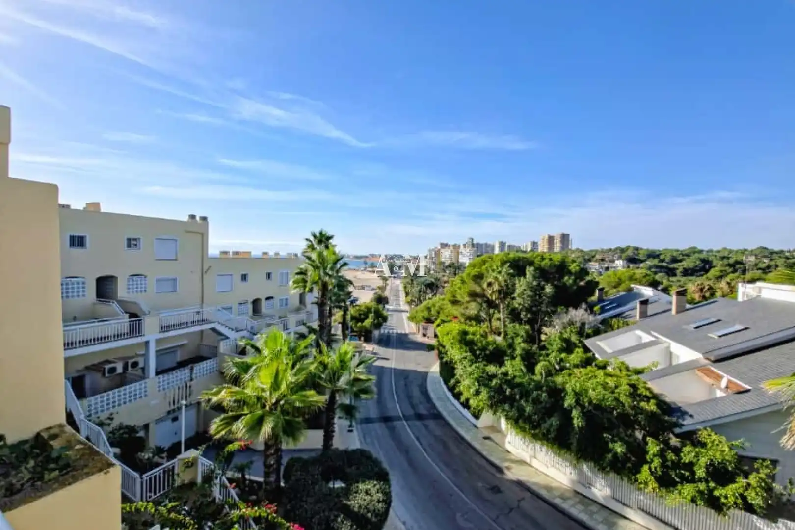 Außenansicht von Dachboden zur Miete in Orihuela mit Klimaanlage, Heizung und Terrasse
