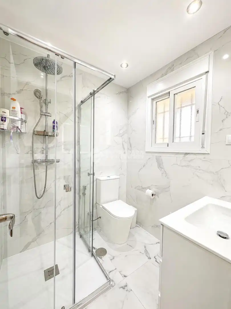 Baño de Piso en venta en Torrox con Aire acondicionado, Terraza y Piscina comunitaria