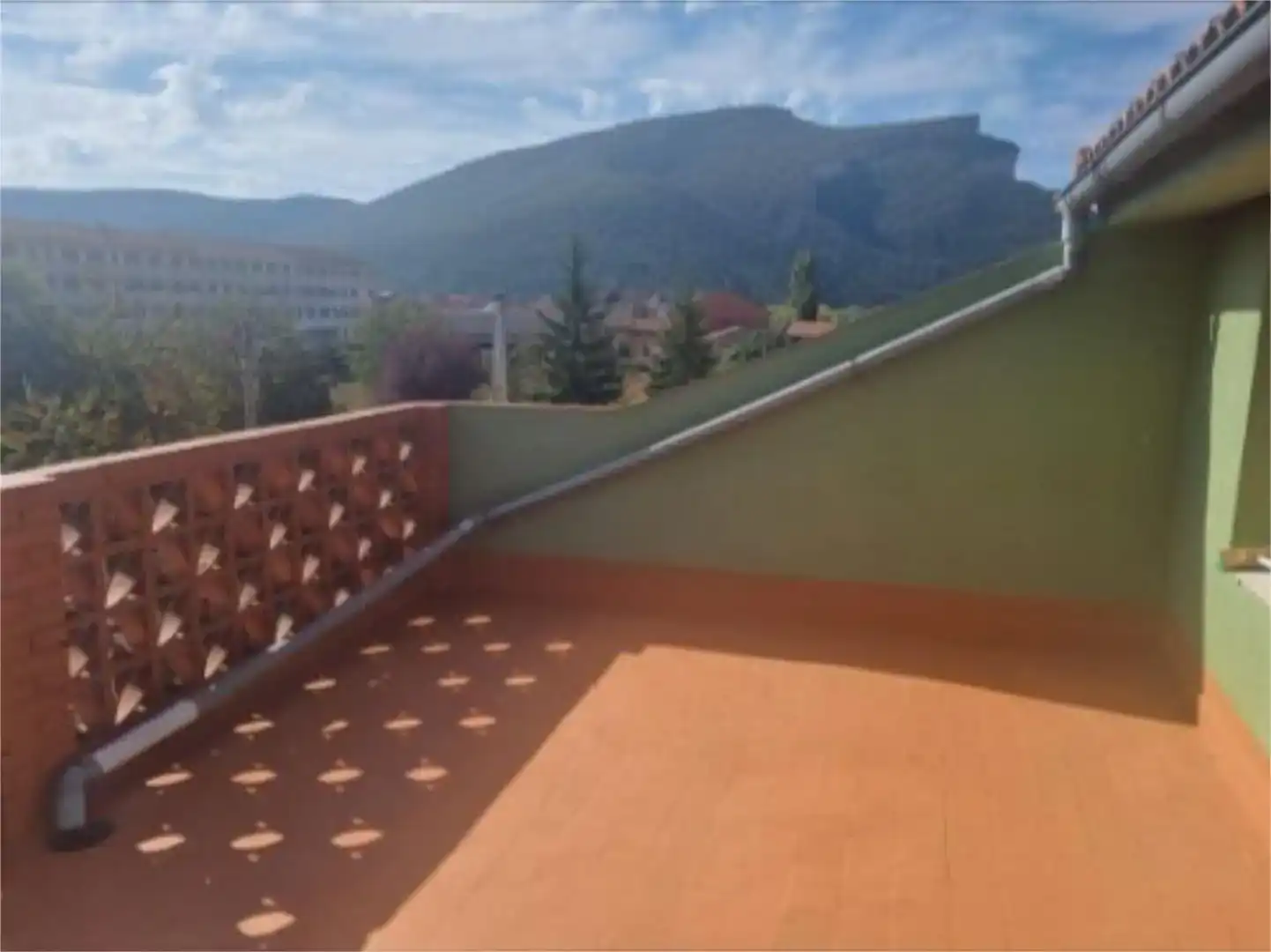 Terrassa de Casa o xalet en venda en Cordovín