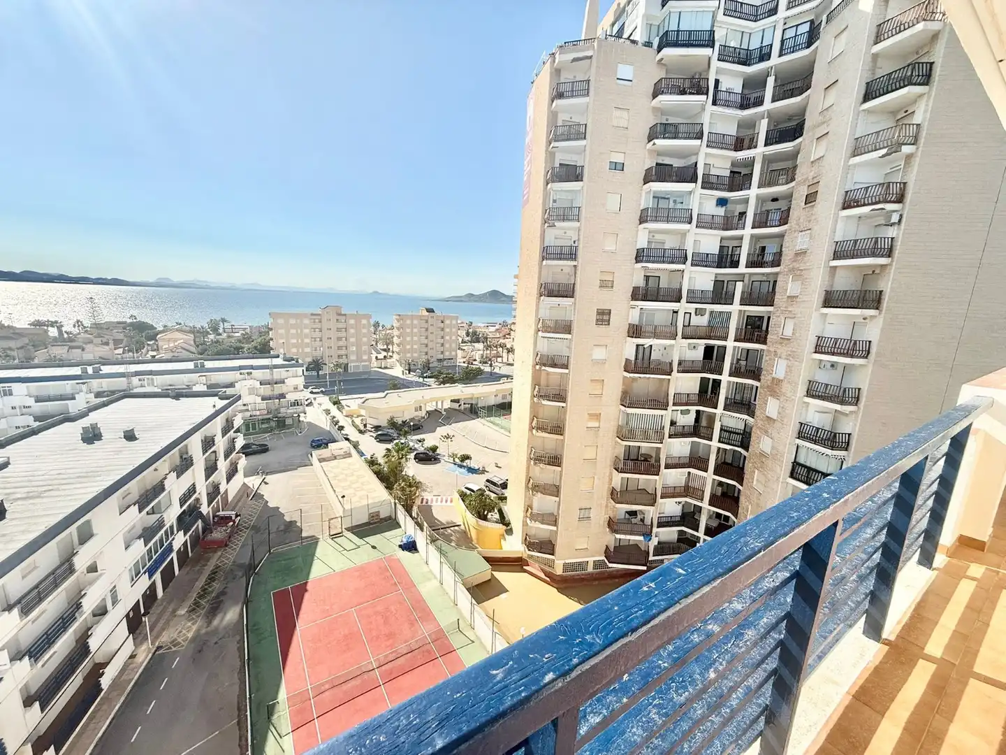 Vista exterior de Apartament de lloguer en La Manga del Mar Menor amb Calefacció, Terrassa i Piscina