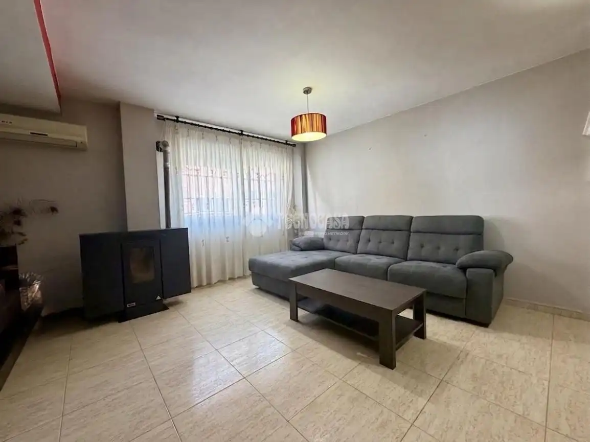 Sala d'estar de Casa adosada en venda en Cubas de la Sagra amb Aire condicionat, Calefacció i Terrassa