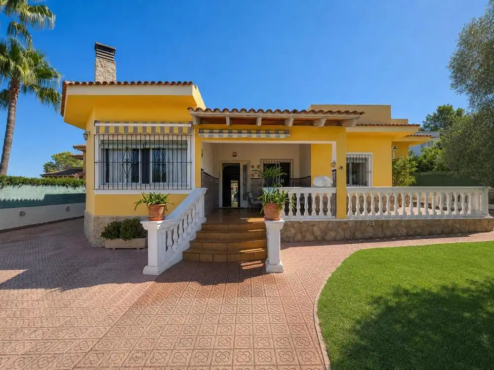 Vista exterior de Casa o xalet en venda en Llucmajor amb Aire condicionat, Jardí privat i Traster